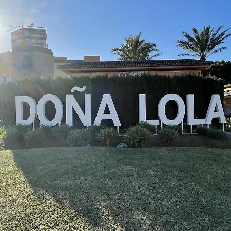 Dona Lola Sandra: Beachfront Retreat In Calahonda