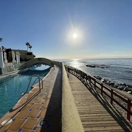 Dona Lola Sandra: Beachfront Retreat In Calahonda Sitio de Calahonda