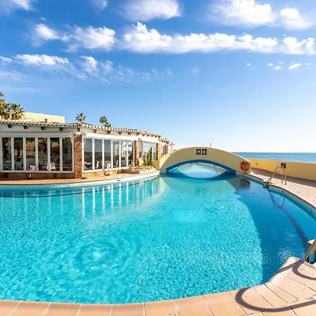 Dona Lola Sandra: Beachfront Retreat In Calahonda Holiday home *