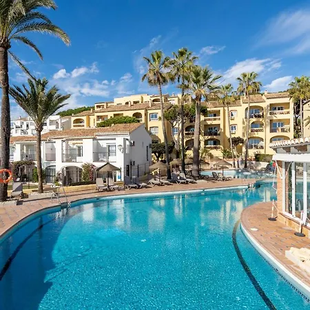 Holiday home Dona Lola Sandra: Beachfront Retreat In Calahonda *