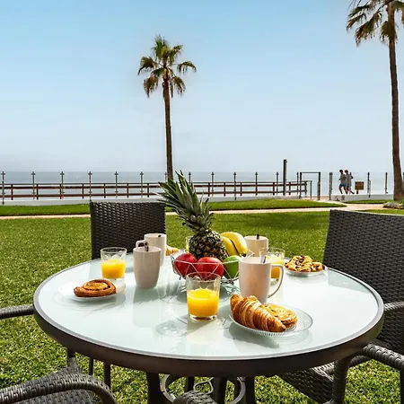 Dona Lola Sandra: Beachfront Retreat In Calahonda