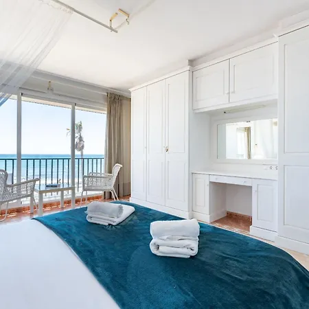 Dona Lola Sandra: Beachfront Retreat In Calahonda