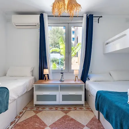 Dona Lola Sandra: Beachfront Retreat In Calahonda Holiday home