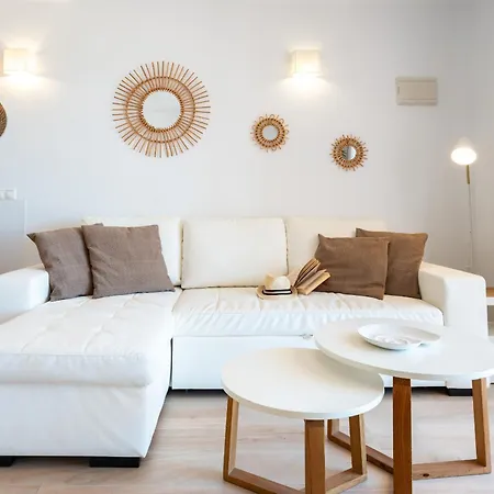 Dona Lola Sandra: Beachfront Retreat In Calahonda Holiday home Sitio de Calahonda