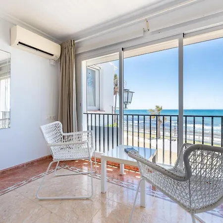Holiday home Dona Lola Sandra: Beachfront Retreat In Calahonda Sitio de Calahonda